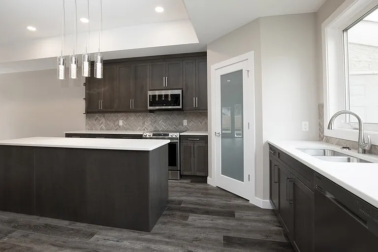 5715 Roblin Blvd #4 — Photo 2