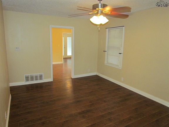 2nd image of 1109 E Ikard St