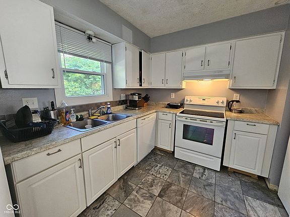 2nd image of 1345 Countryside Ln
