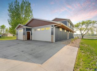 6639 Peninsula Ln, Wentworth, SD 57075