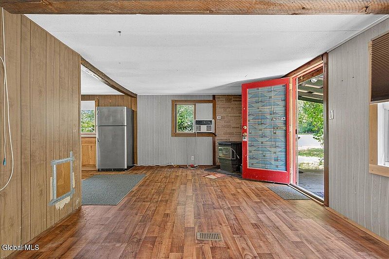 5th image of 415 Ryan Road