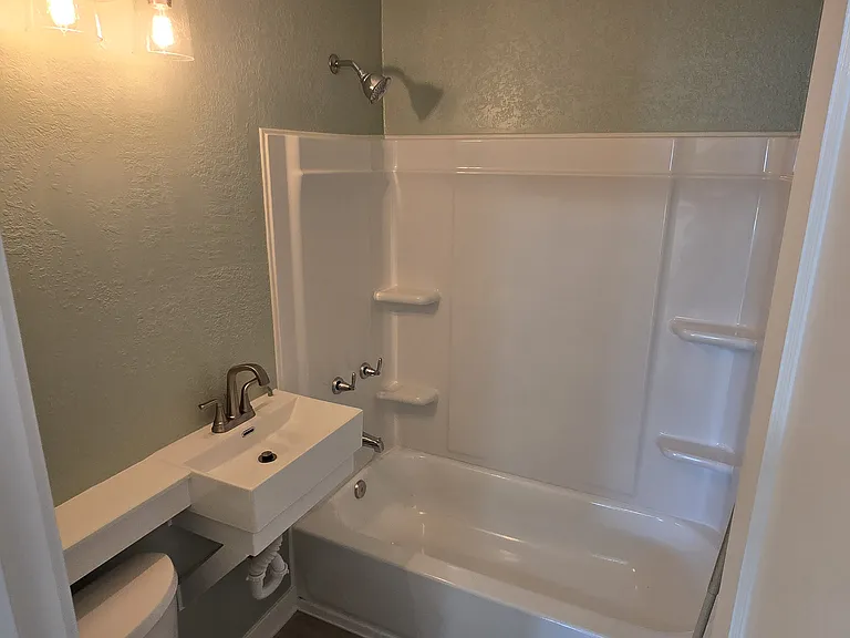808 Hancock Ave — Photo 13