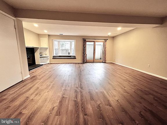 3rd image of 5962 Berkshire Ct