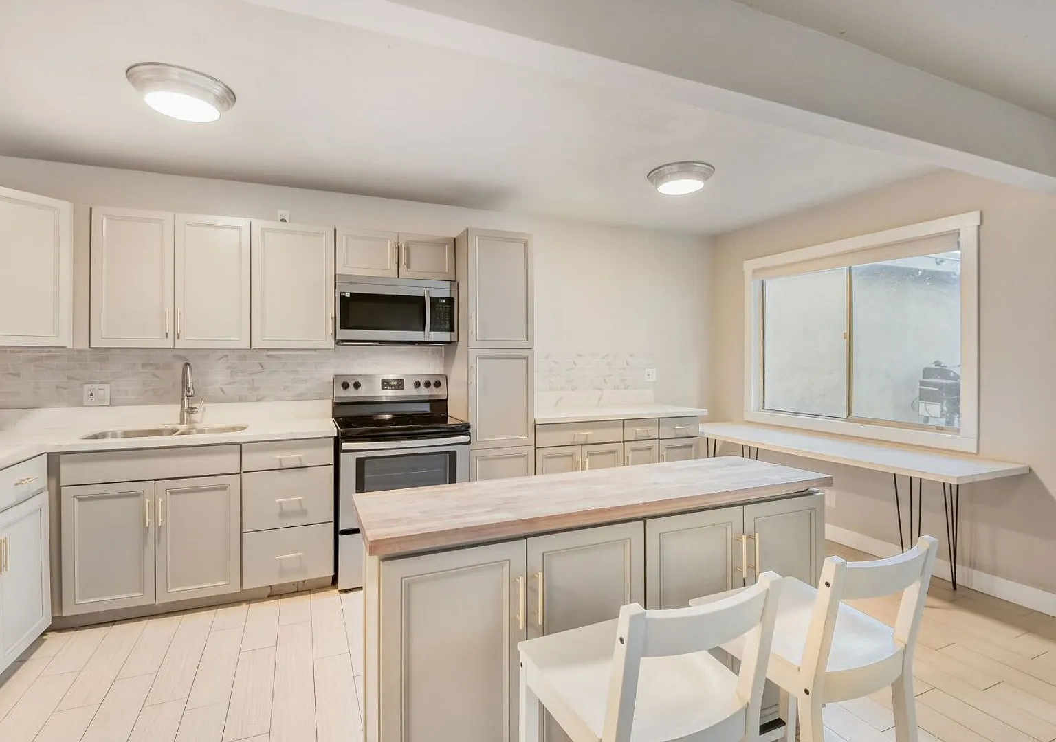 Move In Special - First Month's Rent Is Free - Upgraded 1 Bedroom Condo Near Freeway With Communi... — Photo 2