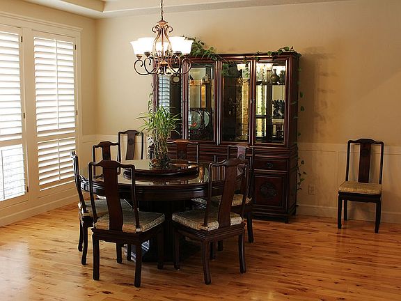 Detailed formal dining