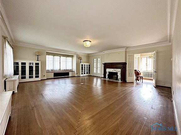 5th image of 299 Sycamore St