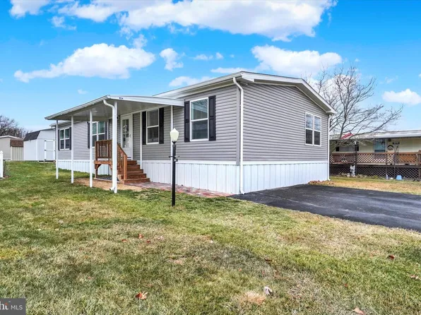 208 Country Ridge Dr, York, PA 17408