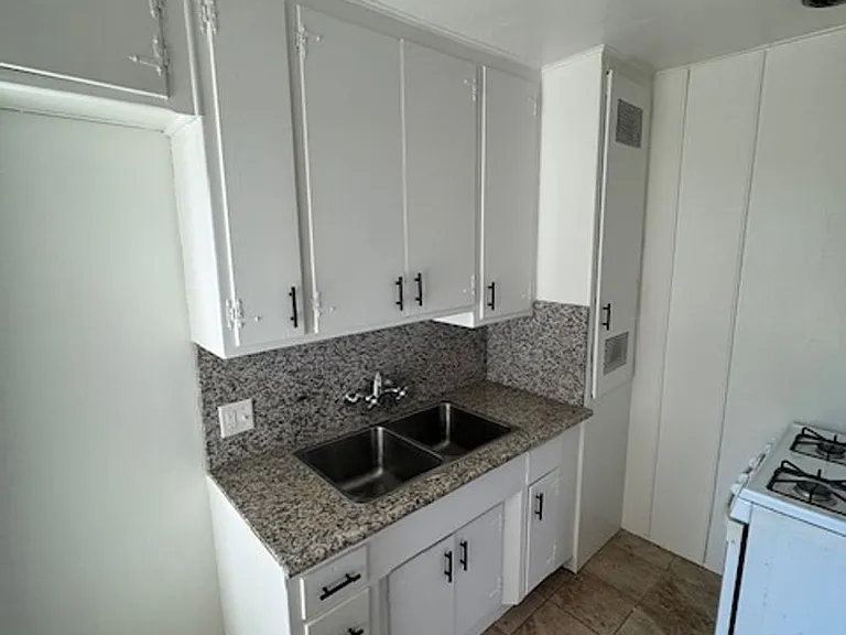 25 Bennett Ave — Photo 5