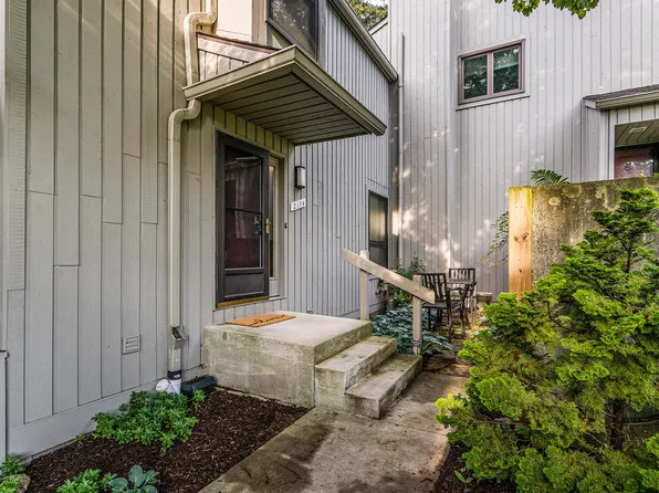 2174 Overlook Ct, Ann Arbor, MI 48103