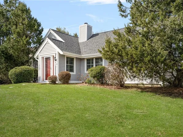 318 Corey Ln Unit 318, Middletown, RI 02842