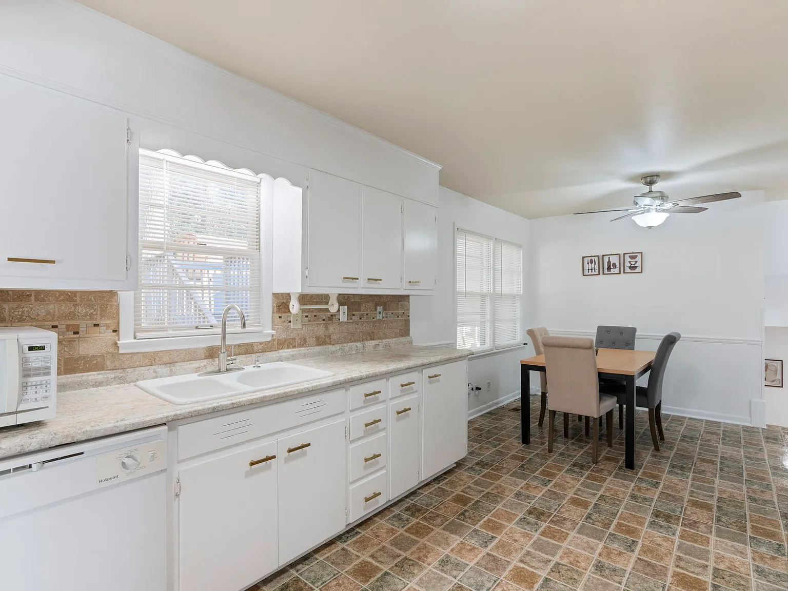 1 bed, 2593 sqft, $550 — Photo 4
