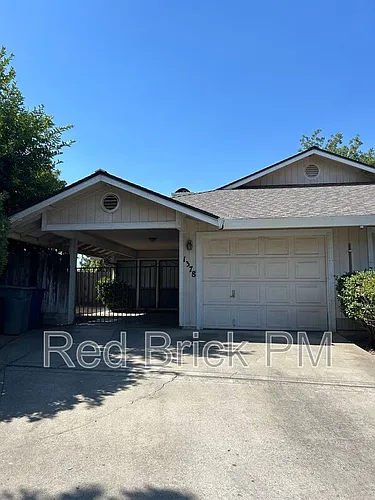 1378 Queens Cir Photo 1