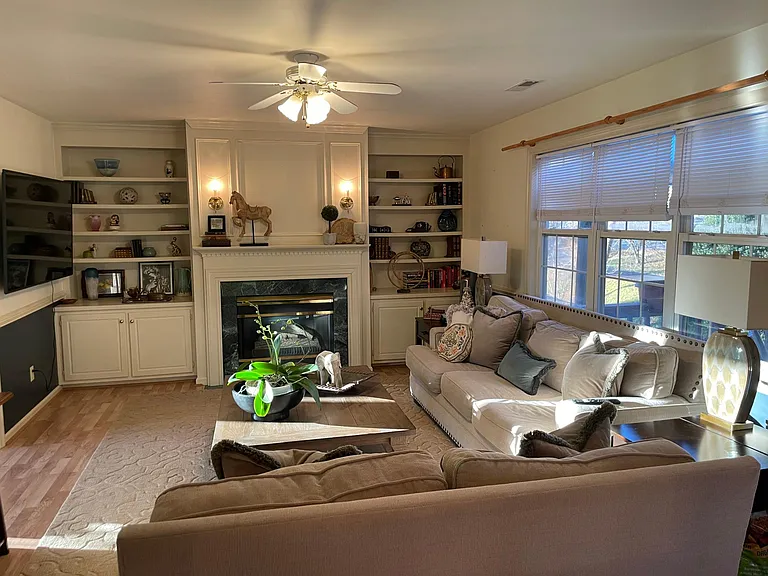 1208 Dunlora Dr — Photo 6