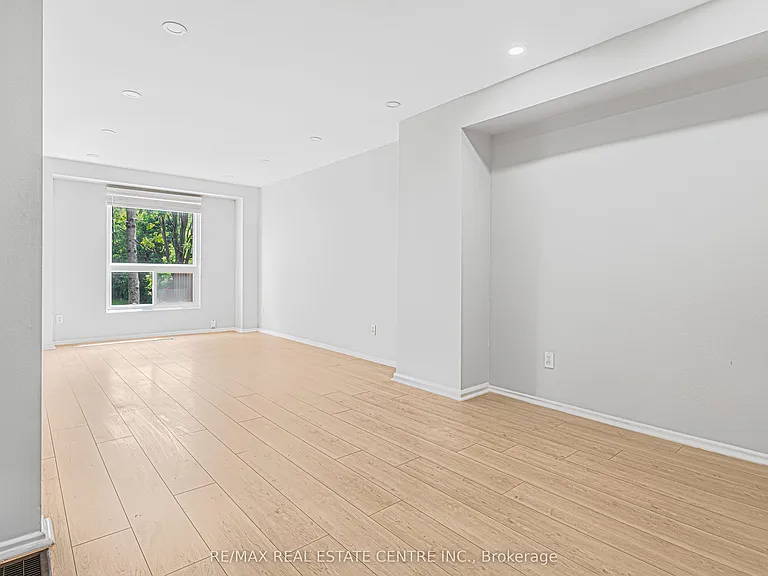 Trowbridge Dr — Photo 10