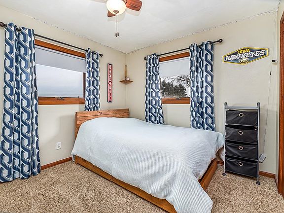4th image of 305 7th Ave NE