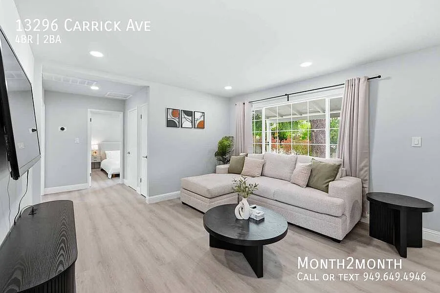 Elegant Living on Carrick Ave — Photo 4