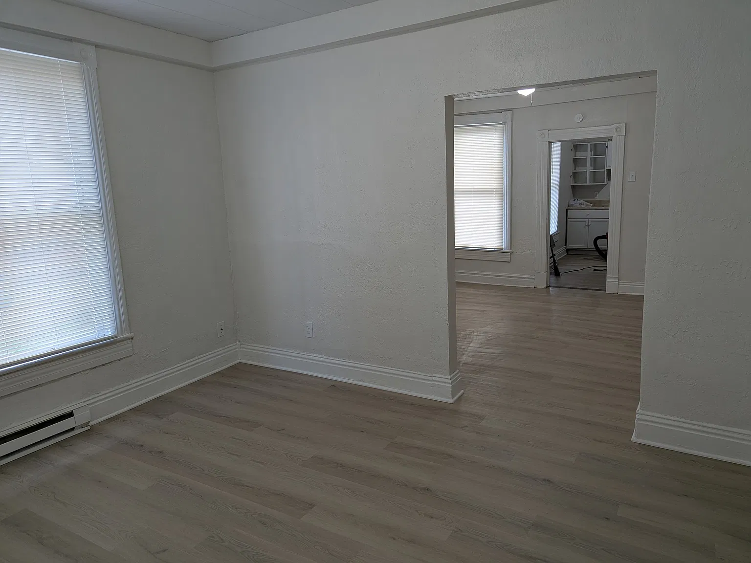 2 bed, 800 sqft, $1,050 — Photo 3