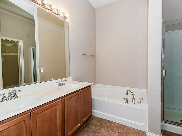 2224 Kingsdale Ct — Photo 15