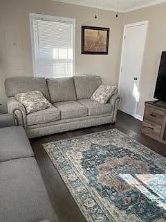 3 bed, 2.5 bath, 1639 sqft, $4,050 — Photo 3