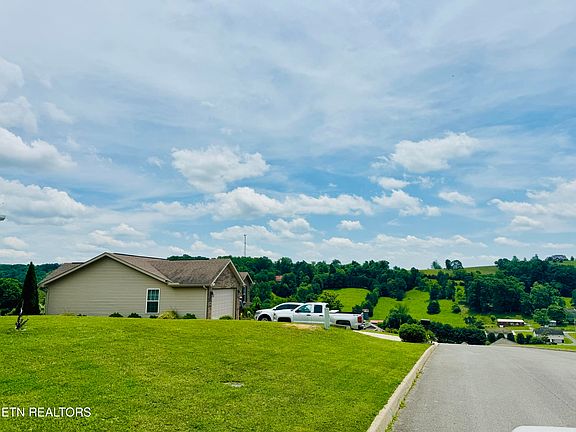 3rd image of 427 Altina Cir