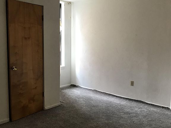 2nd image of 505 Shaw Ave #7