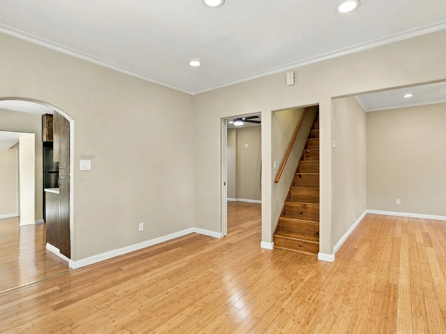 3 bed, 2.5 bath, 2089 sqft, $5,695 — Photo 4