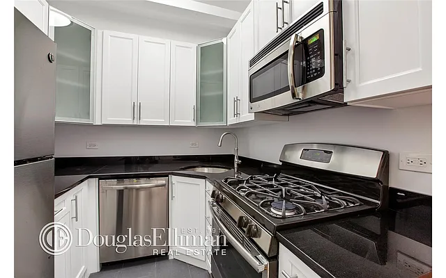 Rented by Douglas Elliman | media 13