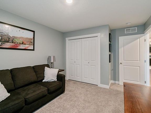 3rd image of 2922 NW 44th St