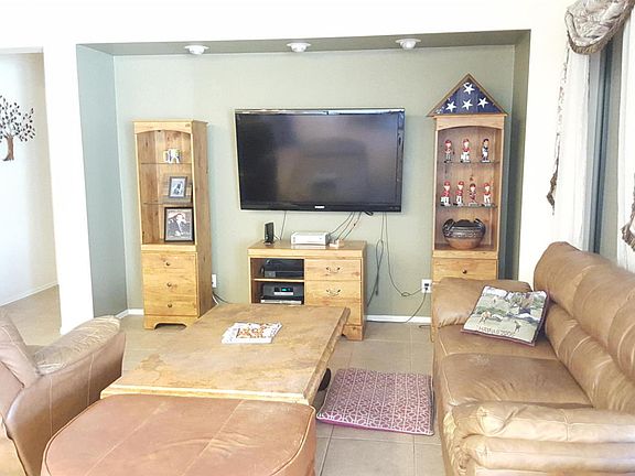 4th image of 2454 W Memorial Dr