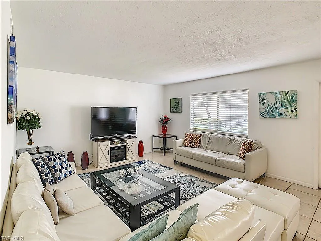 2 bed, 2.0 bath, 886 sqft, $1,780 — Photo 3
