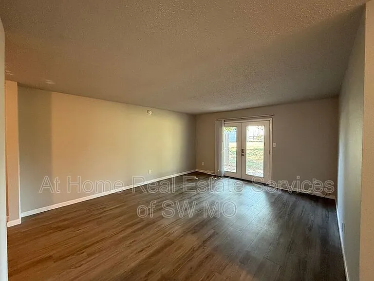3508 S Farm Road 135 #D — Photo 2