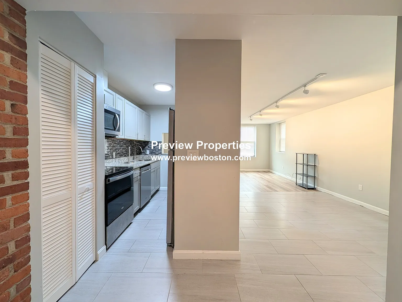 2 bed, 1.0 bath, 850 sqft, $2,795 — Photo 2