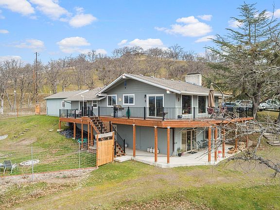 4th image of 3242 Surrey Dr