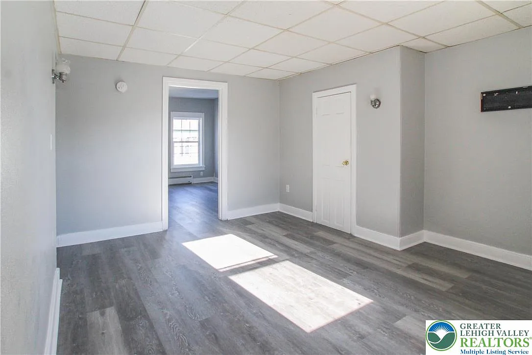 Building Photo - 246 W Saint Joseph St #2