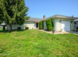 16 Pavilion St, Toms River, NJ 08757