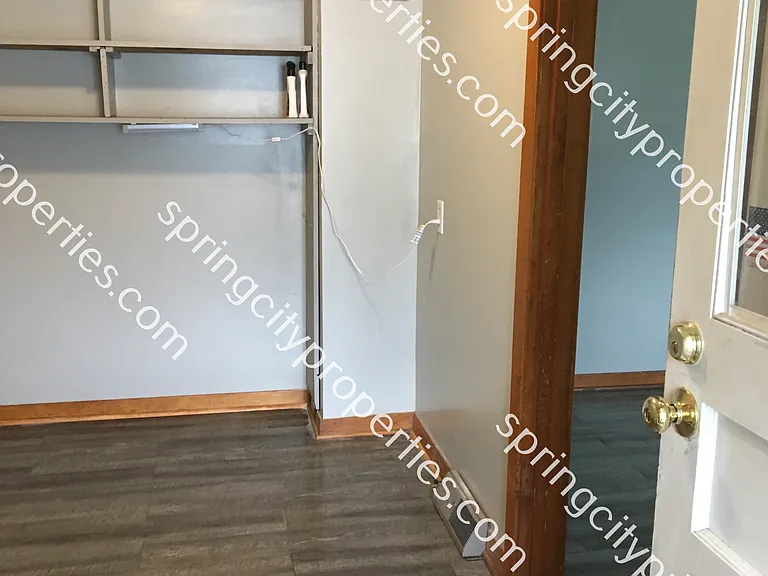 112 E Oak St — Photo 16