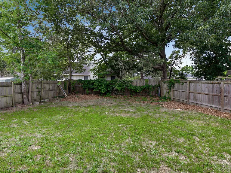 6853 Marlowe Dr — Photo 41