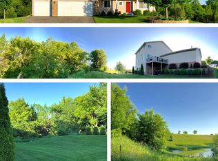 417 Amberg Ln, Chaska, MN 55318