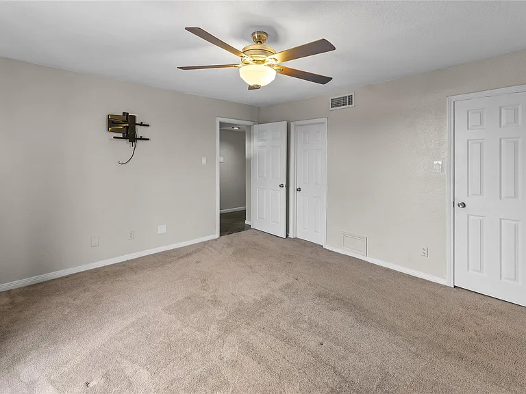 3663 Nasa Pkwy #414 — Photo 14