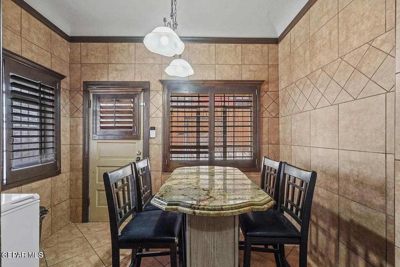 3 bed, 2.0 bath, 1117 sqft, $1,499 — Photo 3