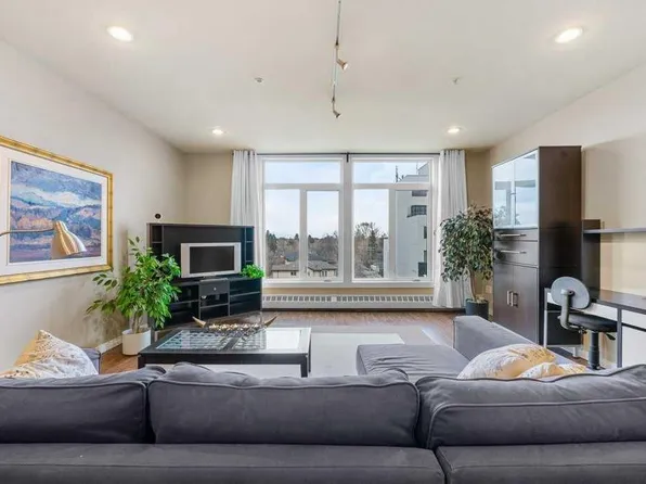 103 E 10th Ave NW #402, Calgary, AB T2M 0B4