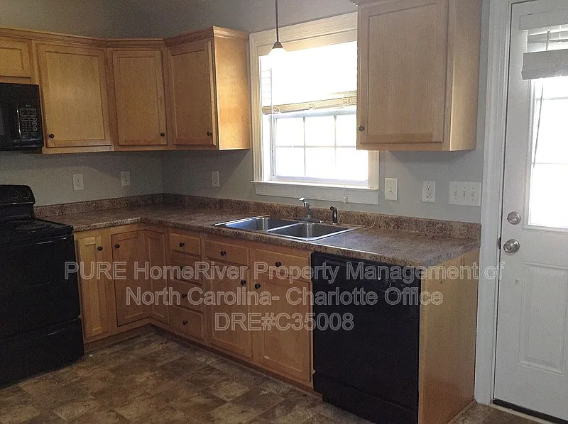 3181 Ridgeback Dr