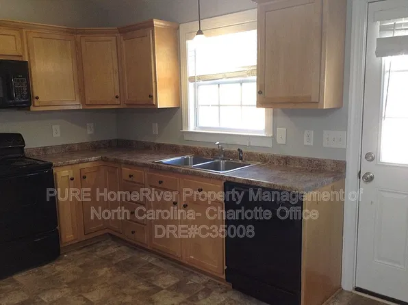 3181 Ridgeback Dr, Winston Salem, NC 27107