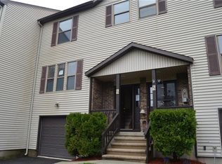 85 Barn Finch Cir #85, Naugatuck, CT 06770