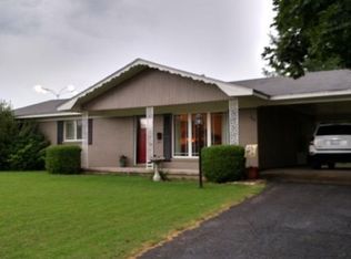 124 W Locust St, Stilwell, OK 74960