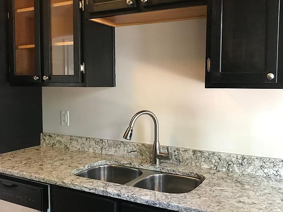 Kitchen - Lots of storage!