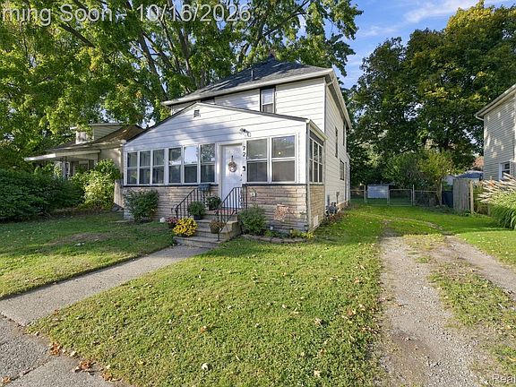 4th image of 72 Clair St