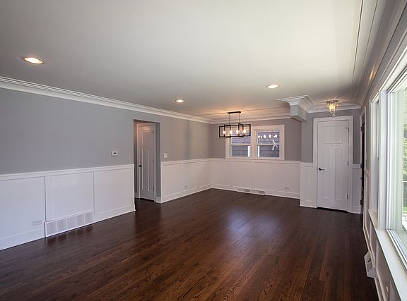 5th image of 9807 Warren Ave