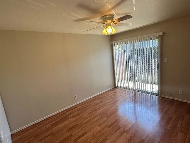 586 Berry Ave — Photo 8