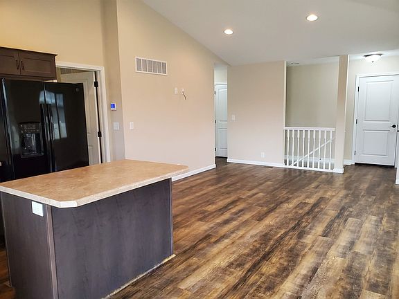 3rd image of 901 Sunrise Ct
